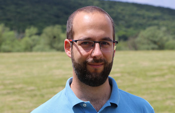 Dr. Simon Bence